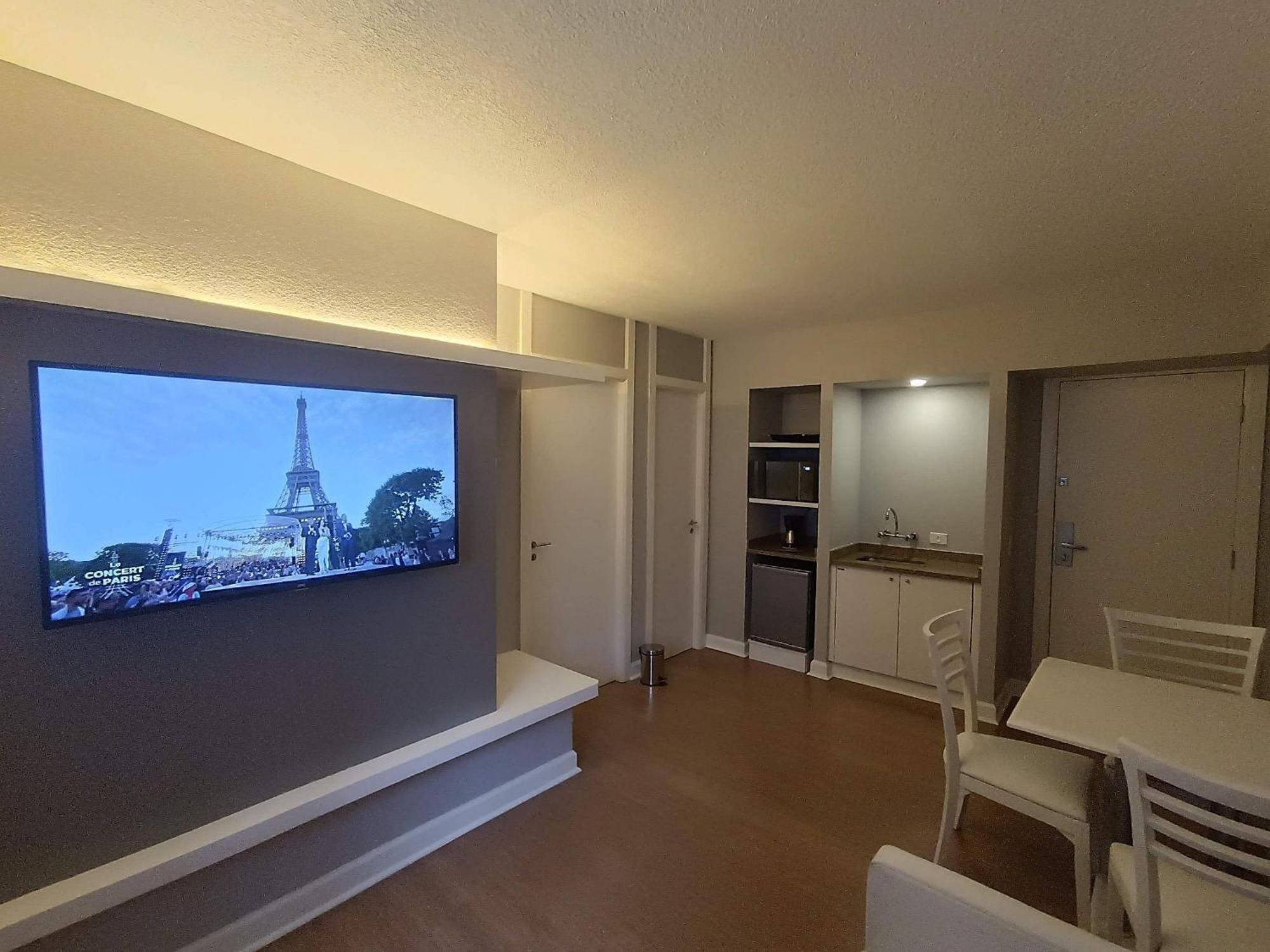 Apto-Flat Excelente Localizacao Centro-Batel - Somente Familiares Curitiba Eksteriør billede